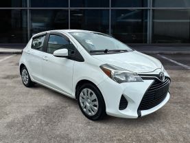 2017 TOYOTA YARIS HATCHBACK WHITE AUTOMATIC - CARPALACE, Chantilly, VA. 38.91645215435775, -77.47495885092432