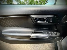 2015 Ford Mustang - Image 27