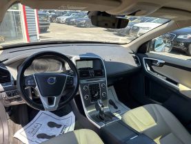 2016 VOLVO XC60 SUV 4-CYL, DRV-E SPRCHRG 2.0T T6 DRIVE-E SPORT UTILITY 4D