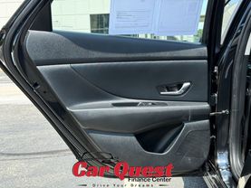 2022 Hyundai Elantra - Image 12