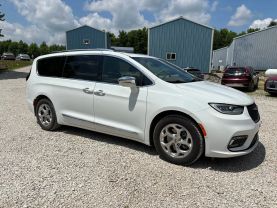 2021 CHRYSLER PACIFICA HYBRID VAN V6, HYBRID, 3.6 LITER LIMITED VAN 4D at T&T Repairables - used car dealership in Spencer, Indiana.