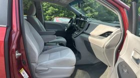 2017 Toyota Sienna - Image 20