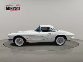 1961 CHEVROLET CORVETTE CONVERTIBLE 238 CU IN V8 C1