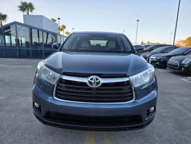 2015 Toyota Highlander - Image 2