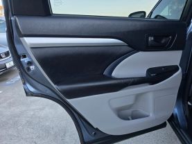 2015 Toyota Highlander - Image 12