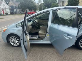 2013 Toyota Prius V - Image 12