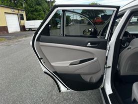 2017 HYUNDAI TUCSON SUV 4-CYL, 2.0 LITER SE SPORT UTILITY 4D