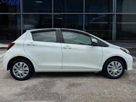 2017 TOYOTA YARIS HATCHBACK WHITE AUTOMATIC - CARPALACE, Chantilly, VA. 38.91645215435775, -77.47495885092432