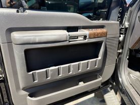 2016 FORD F350 SUPER DUTY CREW CAB PICKUP V8, TURBO DIESEL PLATINUM PICKUP 4D 6 3/4 FT