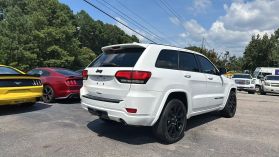 2017 Jeep Grand Cherokee - Image 5