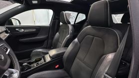 2021 VOLVO XC40