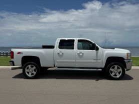 2013 CHEVROLET SILVERADO 2500 HD CREW CAB PICKUP V8, TURBO DIESEL, 6.6L LTZ PICKUP 4D 6 1/2 FT