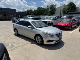 2016 HYUNDAI SONATA SEDAN 4-CYL, 2.4 LITER SE SEDAN 4D at Motors On Wheels - used car dealership in Houston, Texas.