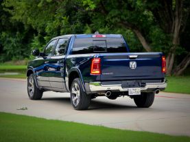 2022 RAM 1500 CREW CAB PICKUP V8, HEMI, ETORQUE, 5.7 LITER LARAMIE PICKUP 4D 5 1/2 FT