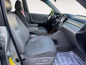 2006 Toyota Highlander Hybrid Sport Utility 4d - Image 15