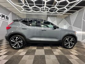 2021 VOLVO XC40
