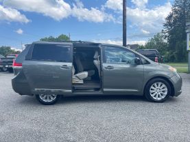 2011 TOYOTA SIENNA
