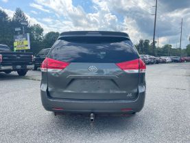 2011 TOYOTA SIENNA
