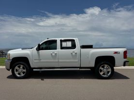 2013 CHEVROLET SILVERADO 2500 HD CREW CAB PICKUP V8, TURBO DIESEL, 6.6L LTZ PICKUP 4D 6 1/2 FT