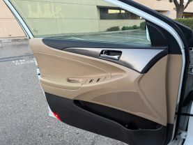 2012 HYUNDAI SONATA SEDAN 4-CYL, HYBRID, 2.4 LITER HYBRID SEDAN 4D