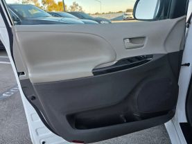 2014 Toyota Sienna - Image 17