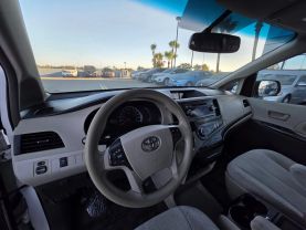 2014 Toyota Sienna - Image 20