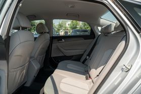 2017 HYUNDAI SONATA HYBRID SEDAN 4-CYL, HYBRID, 2.0 LITER SE SEDAN 4D