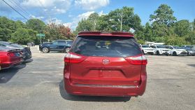 2017 Toyota Sienna - Image 6