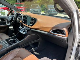 2021 CHRYSLER PACIFICA HYBRID VAN V6, HYBRID, 3.6 LITER LIMITED VAN 4D at T&T Repairables - used car dealership in Spencer, Indiana.