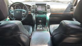2015 Toyota Land Cruiser - Image 32
