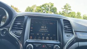 2017 Jeep Grand Cherokee - Image 42