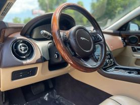 2016 Jaguar Xj - Image 7