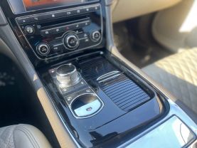 2016 Jaguar Xj - Image 15