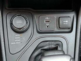 2020 JEEP CHEROKEE SUV 4-CYL, ZERO EVAP, 2.4 LITER LATITUDE PLUS SPORT UTILITY 4D at T&T Repairables - used car dealership in Spencer, Indiana.