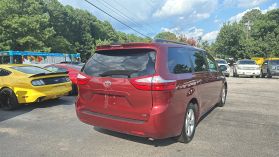 2017 Toyota Sienna - Image 5