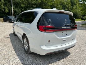 2021 CHRYSLER PACIFICA HYBRID VAN V6, HYBRID, 3.6 LITER LIMITED VAN 4D at T&T Repairables - used car dealership in Spencer, Indiana.