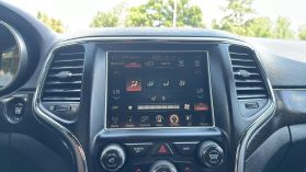 2017 Jeep Grand Cherokee - Image 40