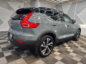 2021 VOLVO XC40