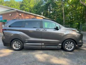 2022 TOYOTA SIENNA VAN 4-CYL, HYBRID, 2.5 LITER XLE MINIVAN 4D