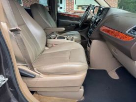 2016 CHRYSLER TOWN & COUNTRY VAN V6, 3.6 LITER TOURING MINIVAN 4D