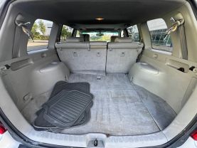 2006 Toyota Highlander Hybrid Sport Utility 4d - Image 16