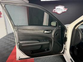 2016 CHRYSLER 300 SEDAN V6, 3.6 LITER 300C SEDAN 4D