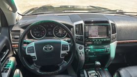 2015 Toyota Land Cruiser - Image 31