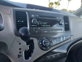 2014 Toyota Sienna - Image 21