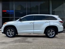 2015 TOYOTA HIGHLANDER SUV WHITE AUTOMATIC - CARPALACE, Chantilly, VA. 38.91645215435775, -77.47495885092432