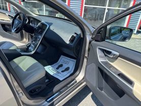 2016 VOLVO XC60 SUV 4-CYL, DRV-E SPRCHRG 2.0T T6 DRIVE-E SPORT UTILITY 4D