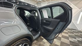 2021 VOLVO XC40