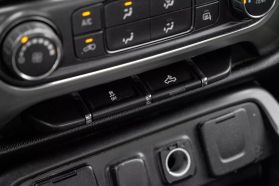 2018 Chevrolet Silverado 1500 Crew Cab - Image 33