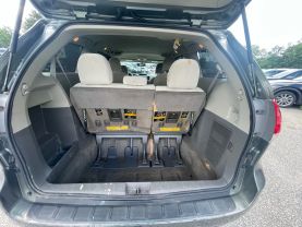 2011 TOYOTA SIENNA