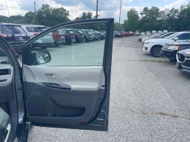 2011 TOYOTA SIENNA